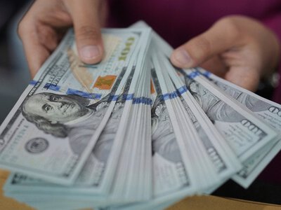 Долар підбирається до 45 гривень, євро — до 52,5: чого чекати наступного тижня