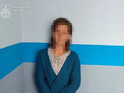 Жительку Хмельницької області підозрюють у шахрайстві з грошима доньки