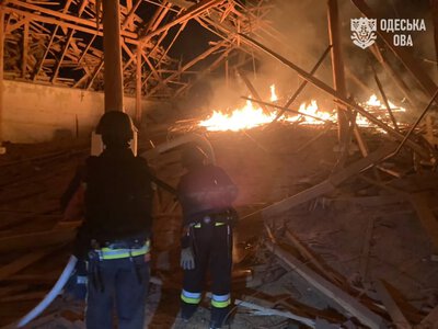 Росія вночі масовано атакувала південь Одещини: пошкоджені будинок, медзаклад і склад зерна