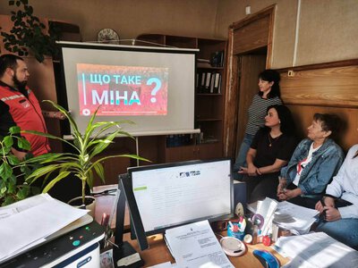 Червоний Хрест проводить на Сумщині інформсесії з мінної безпеки: як записатися