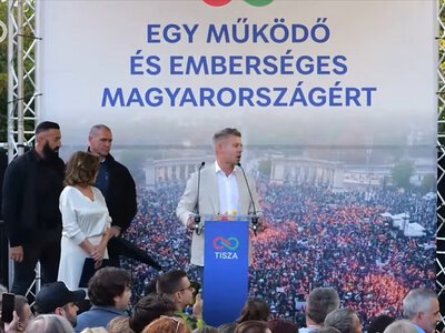 “Вибачте, що не влучив йому по голові”: Мадьяра намагалися закидати яйцями
