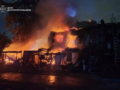 У Дніпрі вночі пожежа знищила будинок на проспекті Нігояна