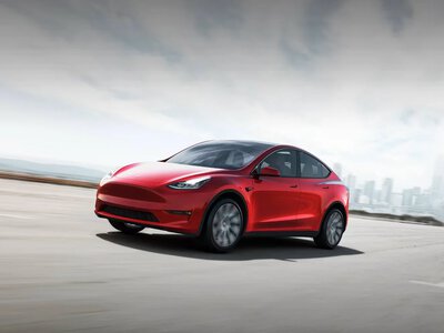 Українці кинулися купувати вживані Tesla: найпопулярніша модель коштує від $10 тисяч