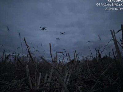 Українські дрони доставили гуманітарку в окуповані Олешки