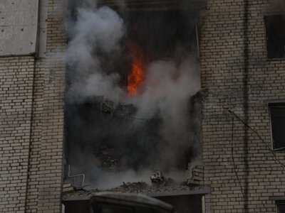 У Києві російський дрон влучив у багатоповерхівку