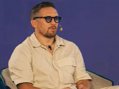 Усик пояснив, як за допомогою 100 доларів виховує свою дитину: Я працюю, я читаю