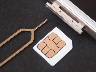 SIM-карти можуть прив’язати до паспортів: неідентифікованим номерам відключатимуть інтернет