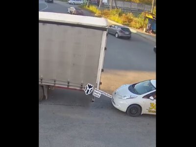 Камери у Рівному зафіксували дві ДТП за участі вантажівок