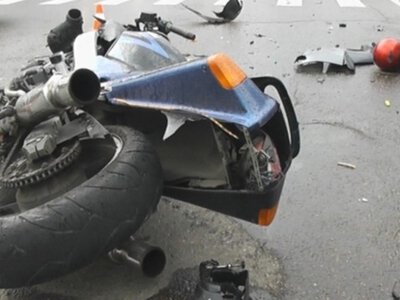 Водій врізався в мотоцикл із неповнолітніми: дівчина перенесла операцію і переливання крові, суд присудив 50 тисяч грн