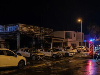 У Ларнаці пожежа в офісі прокату пошкодила три автомобілі — Cyprus Mail