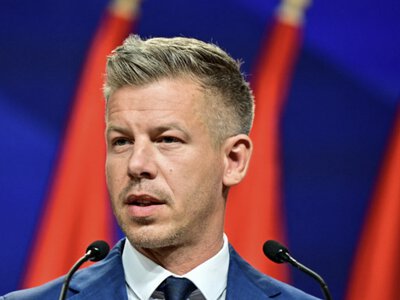 У Петера Мадяра кинули яйцем під час промови