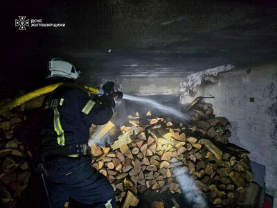 Бердичівські рятувальники понад годину гасили пожежу у будинку 