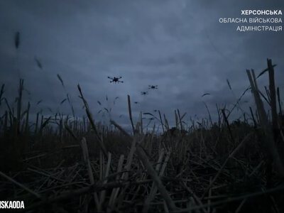 Херсонська ОВА показала операцію з доставки 4 тисяч кг продуктів в окуповані Олешки (ВІДЕО)