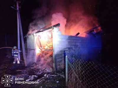 У селі на Рівненщині згоріли гараж, авто та 5 тонн зерна