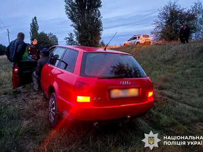На Рівненщині п’яний водій з’їхав у кювет і запропонував поліцейським 500 доларів хабаря