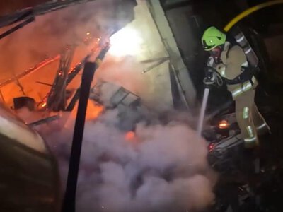 На Рівненщині вночі горів гараж: знищено авто та 5 тонн зерна
