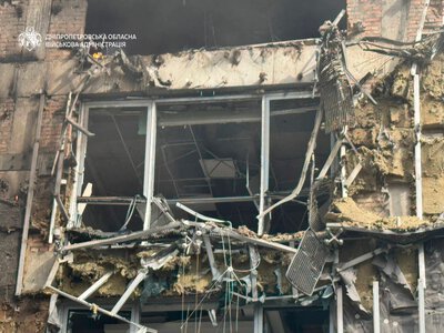 Ворог ударив по бізнес-центру у Дніпрі – на зараз 3 загиблих, 12 поранених (ВІДЕО)