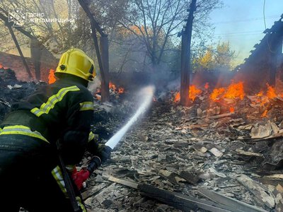 Рятувальники спільно з лісівниками щойно ліквідували пожежу в складській будівлі ферми в с. Голубівка