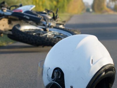 На Закарпатті мотоцикліст злетів у кювет і загинув, пасажир потрапив до лікарні