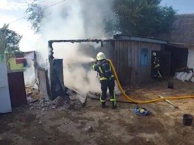 На Рівненщині зранку гасили пожежу в приватному секторі