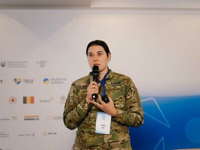 «Закінчився 21 день — забирайте»: у службі супроводу «Азову» назвали п’ять розривів у маршруті пораненого