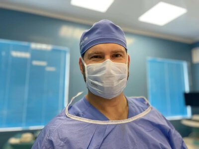 У Львові американський хірург безоплатно лікуватиме дітей із захворюваннями хребта: як зареєструватися