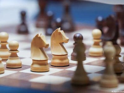 Федерація шахів закликає СБУ порушити справу про держзраду проти Подоляка через його призначення у керівництво FIDE