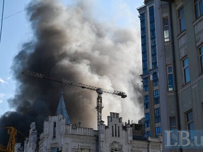 У Голосіївському районі Києва дрон атакував будівлю медцентру, постраждали троє людей — ДСНС