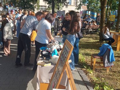 Свято, смаколики та 34 тисячі для ЗСУ: в Іршаві відбувся масштабний благодійний ярмарок (ФОТО)