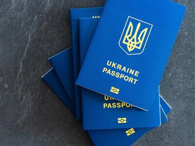 Оформлення ID-карток і закордонних паспортів зупинили: коли запрацює ДМС 