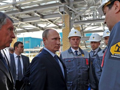 Путін заборонив публікувати дані про роботу НПЗ і продаж пального