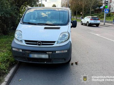 У Рівному авто збило 9-річного хлопчика, який переходив дорогу на червоне світло
