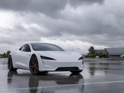 Tesla перенесла презентацію нового Roadster через негоду в Техасі