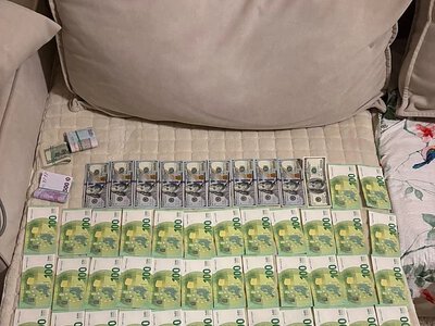 Плащі від дронів та поліцейське прикриття: чоловіків за 11 тисяч євро готували до втечі до Словаччини (відео)