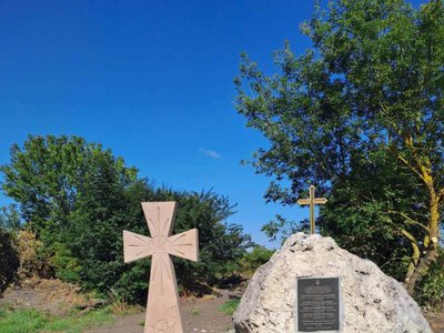 Заростав чагарниками роками: на Тернопільщині відновили пам'ятний знак борцям за Україну