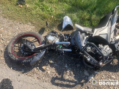 Відкритий перелом та забої: на Волині в ДТП травмувався мотоцикліст