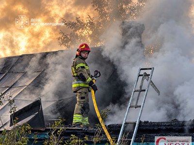 У Житомирському районі ліквідували пожежу в дерев’яному будинку