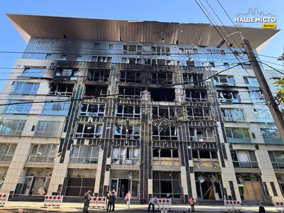 У Дніпрі ліквідовують наслідки ворожої атаки біля центру міста