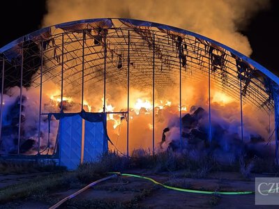 У Чехії біля Брунталя згорів сінник із тисячами тюків соломи: збитків на 30 млн крон