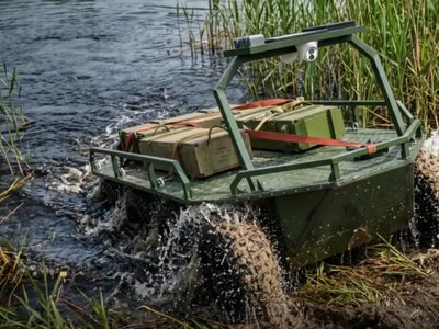Понад 40 км сушею та водою: ЗСУ вперше застосували НРК-амфібію для логістики