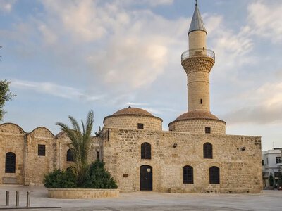 Evkaf виступив проти пивного фестивалю на площі Зухурі в Ларнаці — Cyprus Mail