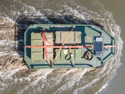 Українські військові вперше виконали логістичну місію на амфібійному наземному роботі