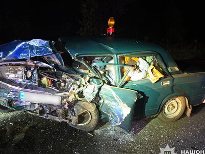 ВАЗ зім’яло, наче бляшанку: жахлива смертельна ДТП на Чернігівщині (Фото)