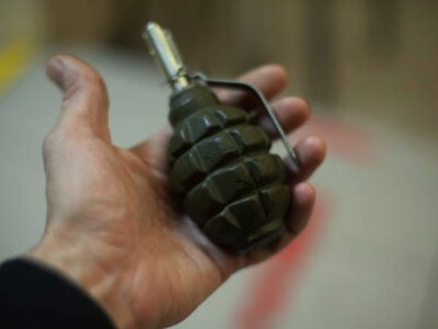 На Буковині чоловік незаконно зберігав три гранати із підривниками