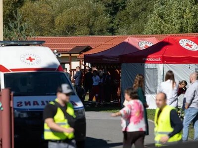 На заході Словаччини 13-річний учень убив учительку та поранив ще двох людей