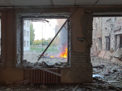 Росіяни вдарили КАБами по школі з дітьми та приватних будинках у Сумах (ФОТО, ВІДЕО)
