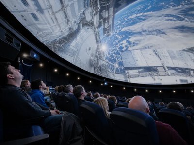 Чим IMAX Dome відрізняється від звичайних залів IMAX