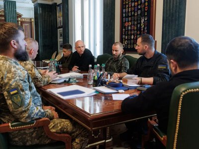 Зеленський затвердив далекобійні операції на жовтень та посилення для F-16