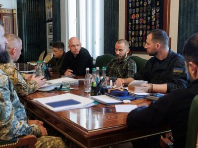 Україна затвердила далекобійні операції на жовтень та визначила напрямки постачання для F-16 – Зеленський