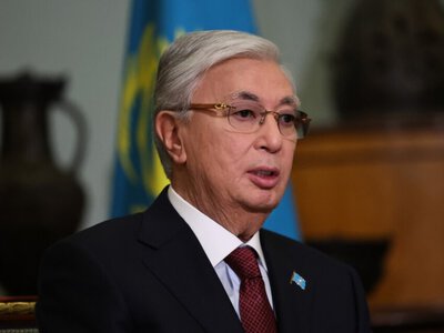 «Видатний діяч»: президент Казахстану розхвалив путіна під час зустрічі з Мерцом